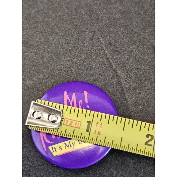 Kiss Me It’s My Birthday Vintage Pin Button Pinback - Picture 2 of 4
